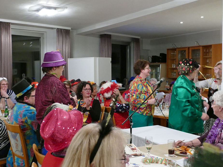 Frauenkarneval der kfd im Landhotel Weinrich (Foto: Karl-Franz Thiede)